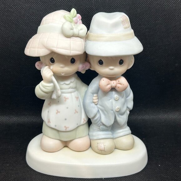Precious Moments "God Bless Our Family" figurine - Picture 1 of 5
